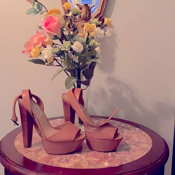 Women’s Shoes - Picture 7 of 10